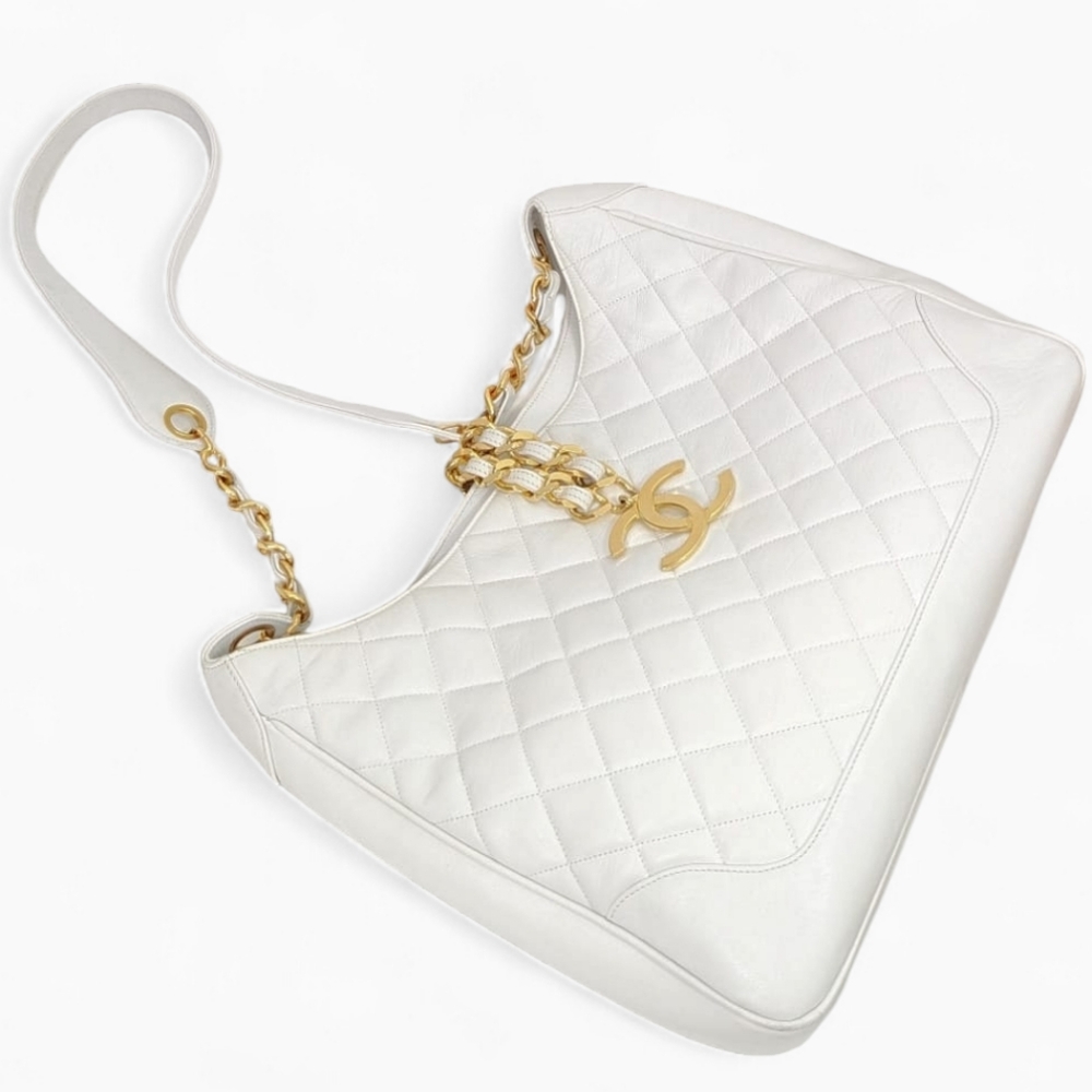 ✨️💎Authentic Chanel White Qualited Lambskin Hobo Bag - Picture 2 of 16